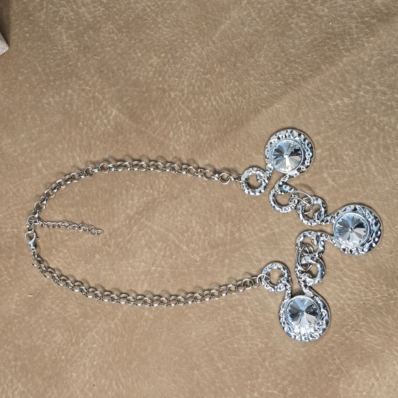 Gorgeous silve tone statement Necklace - Picture 3 of 8